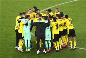 BERLIN, GERMANY - MAY 13: Players of Borussia Dortmund celebrate victory after the final whistle of the DFB Cup final match between RB Leipzig and Borussia Dortmund at Olympic Stadium on May 13, 2021 in Berlin, Germany. (Getty Images)