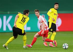BERLIN, GERMANY - MAY 13: Mats Hummels of Borussia Dortmund battles for possession with Dani Olmo of RB Leipzig during the DFB Cup final match between RB Leipzig and Borussia Dortmund at Olympic Stadium on May 13, 2021 in Berlin, Germany. (Getty Images)
