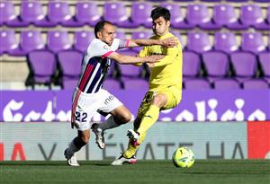 VALLADOLID, SPAIN - MAY 13: Nacho Martinez of Real Valladolid and Manu Trigueros of Villarreal battle for the ball during the La Liga Santander match between Real Valladolid CF and Villarreal CF at Estadio Municipal Jose Zorrilla on May 13, 2021 in Valladolid, Spain. (Getty Images)