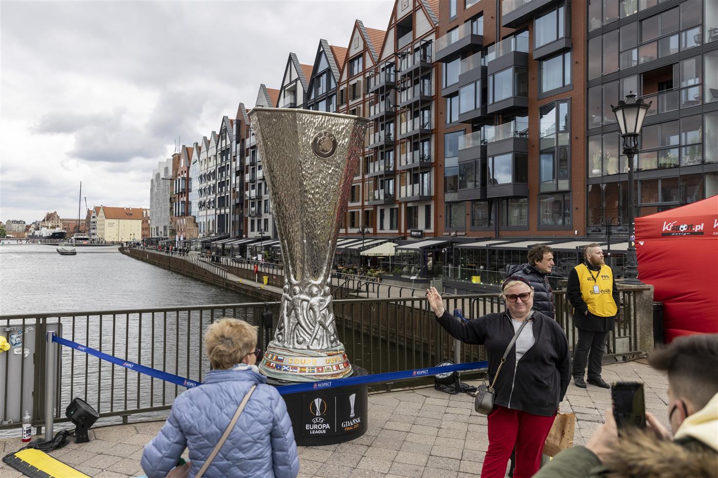 GDANSK, POLAND - MAY 26: Visitors pose next to replica trophy that is displayed at the Green Bridge (Zielony Most) in Old Town prior the UEFA Europa League Final between Villarreal CF and Manchester United on May 26, 2021 in Gdansk, Poland. (Getty Images)