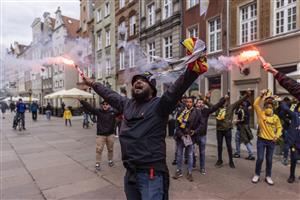 GDANSK, POLAND - MAY 26: Fans of Villarreal celebrate in Old Town prior the UEFA Europa League Final between Villarreal CF and Manchester United on May 26, 2021 in Gdansk, Poland. (Getty Images)