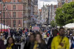 GDANSK, POLAND - MAY 26: Visitors and fans of Villarreal and Manchester United walk through the city Old Town prior the UEFA Europa League Final between Villarreal CF and Manchester United on May 26, 2021 in Gdansk, Poland. (Getty Images)
