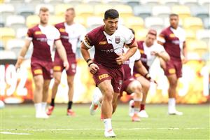 TOWNSVILLE, AUSTRALIA - JUNE 08: David Fifita runs during a Queensland Maroons State of Origin training session at Queensland Country Bank Stadium on June 08, 2021 in Townsville, Australia. (Photo by Mark Kolbe/Getty Images)