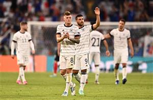 MUNICH, GERMANY - JUNE 15: Toni Kroos and Kevin Volland of Germany applaud the fans following defeat in the UEFA Euro 2020 Championship Group F match between France and Germany at Football Arena Munich on June 15, 2021 in Munich, Germany. (Getty Images)