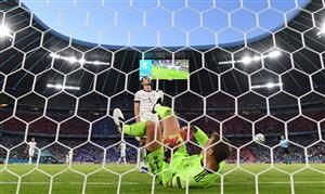 MUNICH, GERMANY - JUNE 15: Mats Hummels of Germany looks dejected after scoring an own goal past team mate Manuel Neuer during the UEFA Euro 2020 Championship Group F match between France and Germany at Football Arena Munich on June 15, 2021 in Munich, Germany. (Getty Images)