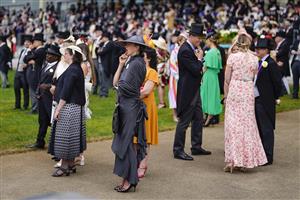 ASCOT, ENGLAND - JUNE 17: Racegoers in the Royal Enclosure watch the action on Day Three of the Royal Ascot Meeting at Ascot Racecourse on June 17, 2021 in Ascot, England. A total of twelve thousand racegoers made up of owners and the public are permitted to attend the meeting due to it being an Events Research Programme (ERP) set up by the Government due to the Coronavirus pandemic. (Photo by Alan Crowhurst/Getty Images)