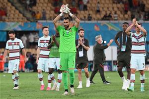Portugal's goalkeeper Rui Patricio (C) and teammates applaud at the end of the UEFA EURO 2020 round of 16 football match between Belgium and Portugal at La Cartuja Stadium in Seville on June 27, 2021. (Getty Images)