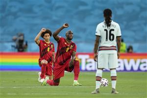 SEVILLE, SPAIN - JUNE 27: Romelu Lukaku of Belgium takes a knee in support of the Black Lives Matter movement prior to the UEFA Euro 2020 Championship Round of 16 match between Belgium and Portugal at Estadio La Cartuja on June 27, 2021 in Seville, Spain. (Getty Images)