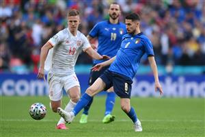 LONDON, ENGLAND - JULY 06: Jorginho of Italy makes a pass whilst under pressure from Dani Olmo of Spain during the UEFA Euro 2020 Championship Semi-final match between Italy and Spain at Wembley Stadium on July 06, 2021 in London, England. (Getty Images)