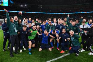 LONDON, ENGLAND - JULY 06: Players of Italy celebrate following their team's victory in the penalty shoot out after the UEFA Euro 2020 Championship Semi-final match between Italy and Spain at Wembley Stadium on July 06, 2021 in London, England. (Getty Images)