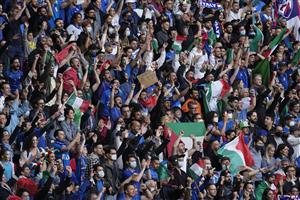 LONDON, ENGLAND - JULY 06: Fans of Italy show their support prior to the UEFA Euro 2020 Championship Semi-final match between Italy and Spain at Wembley Stadium on July 06, 2021 in London, England. (Getty Images)