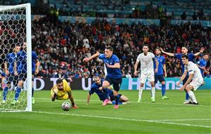 LONDON, ENGLAND - JULY 06: Gianluigi Donnarumma of Italy attempts to make a save during the UEFA Euro 2020 Championship Semi-final match between Italy and Spain at Wembley Stadium on July 06, 2021 in London, England. (Getty Images)