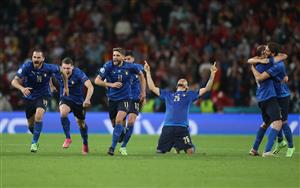 TOPSHOT - Italy's players celebrate after winning the UEFA EURO 2020 semi-final football match between Italy and Spain at Wembley Stadium in London on July 6, 2021. (Getty Images)