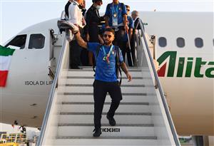 ROME, ITALY - JULY 12: Lorenzo Insigne walks off the plane after travelling back to Rome following the Euro 2020 victory on July 12, 2021 in Rome, Italy. (Getty Images)