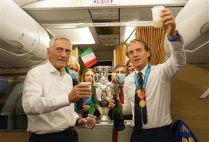 ROME, ITALY - JULY 12: FIGC president Gabriele Gravina and coach Roberto Mancini are seen toasting on the plane during the travel back to Rome following the Euro 2020 victory on July 12, 2021 in Rome, Italy. (Getty Images)