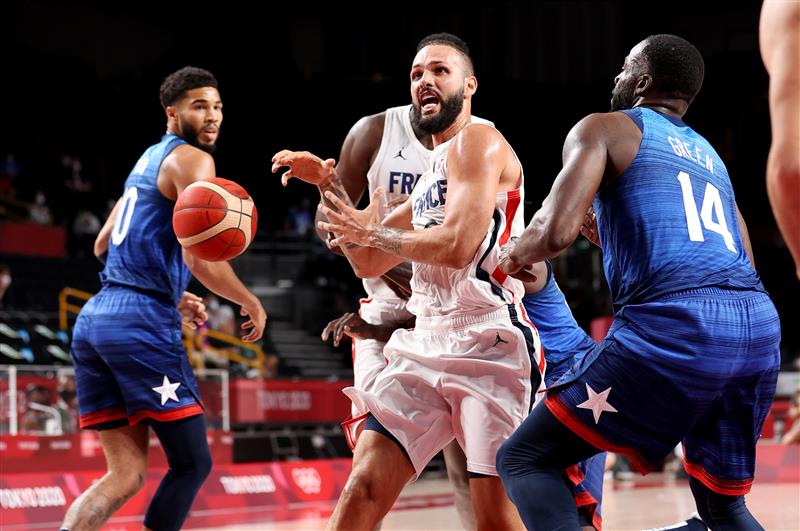 SAITAMA, JAPAN - JULY 25: Evan Fournier #10 of Team France loses possesion of the ball against Team United States of America during the first half of the Men's Preliminary Round Group B game on day two of the Tokyo 2020 Olympic Games at Saitama Super Arena on July 25, 2021 in Saitama, Japan. (Getty Images)