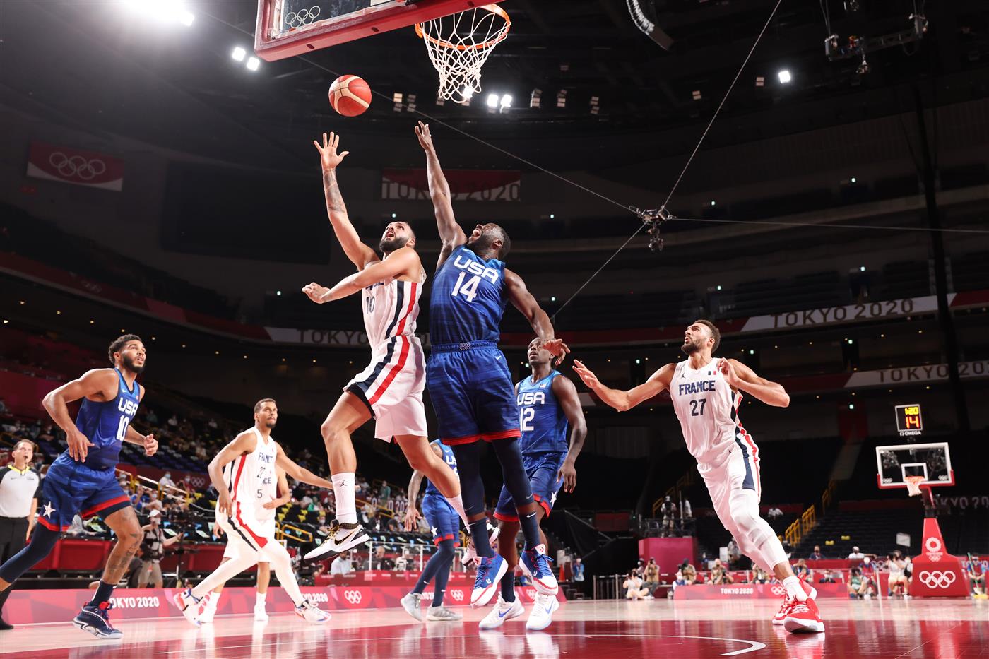 SAITAMA, JAPAN - JULY 25: Evan Fournier #10 of Team France drives to the basket for a shot over Draymond Green #14 of Team United States during the second half of the Men's Preliminary Round Group B game on day two of the Tokyo 2020 Olympic Games at Saitama Super Arena on July 25, 2021 in Saitama, Japan. (Getty Images)