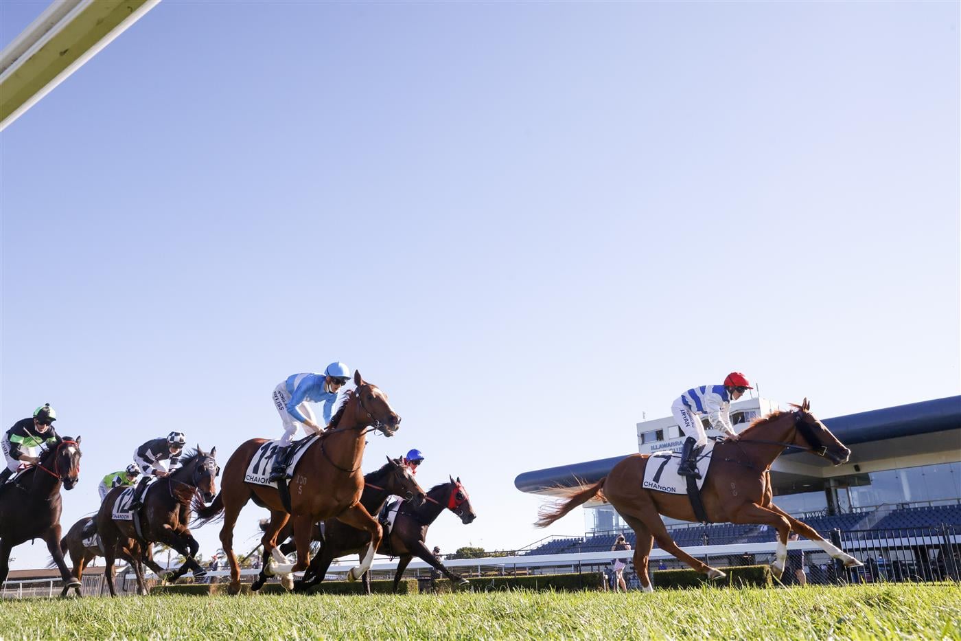 KEMBLA GRANGE, AUSTRALIA - SEPTEMBER 11: Brock Ryan (red cap) on Chat wins race 7 The Chandon Theo Marks Stakes during Sydney Racing at Kembla Grange Racecourse on September 11, 2021 in Kembla Grange, Australia. (Photo by Mark Evans/Getty Images)