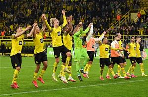 Borussia Dortmund signal celebrate