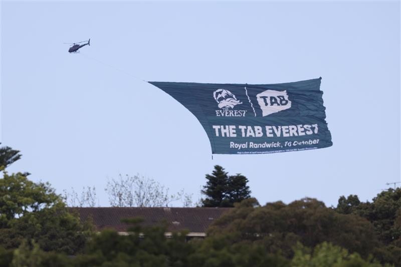 SYDNEY, AUSTRALIA - OCTOBER 02: A helicopter advertises the upcoming Everest during Sydney Racing on Epsom Day at Royal Randwick Racecourse on October 02, 2021 in Sydney, Australia. (Photo by Mark Evans/Getty Images)