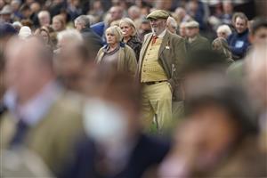 CHELTENHAM, ENGLAND - OCTOBER 22: Watching the action at Cheltenham Racecourse on October 22, 2021 in Cheltenham, England. (Photo by Alan Crowhurst/Getty Images)