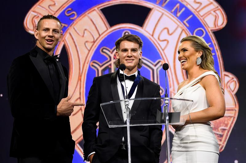 PERTH, AUSTRALIA - SEPTEMBER 19: Caleb Serong of the Dockers receives the Goal of the Year award during the 2021 Brownlow Medal Count at Optus Stadium on September 19, 2021 in Perth, Australia. (Photo by Daniel Carson/AFL Photos via Getty Images)