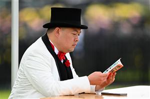 MELBOURNE, AUSTRALIA - NOVEMBER 06: A racegoer studies the form guide during 2021 Paramount+ Stakes Day at Flemington Racecourse on November 06, 2021 in Melbourne, Australia. (Photo by Quinn Rooney/Getty Images)