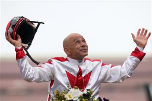 DEL MAR, CALIFORNIA - NOVEMBER 05: Jockey Mike Smith celebrates after riding Corniche to win the Breeders' Cup Juvenile at Del Mar Race Track on November 05, 2021 in Del Mar, California. (Photo by Rob Carr/Getty Images)