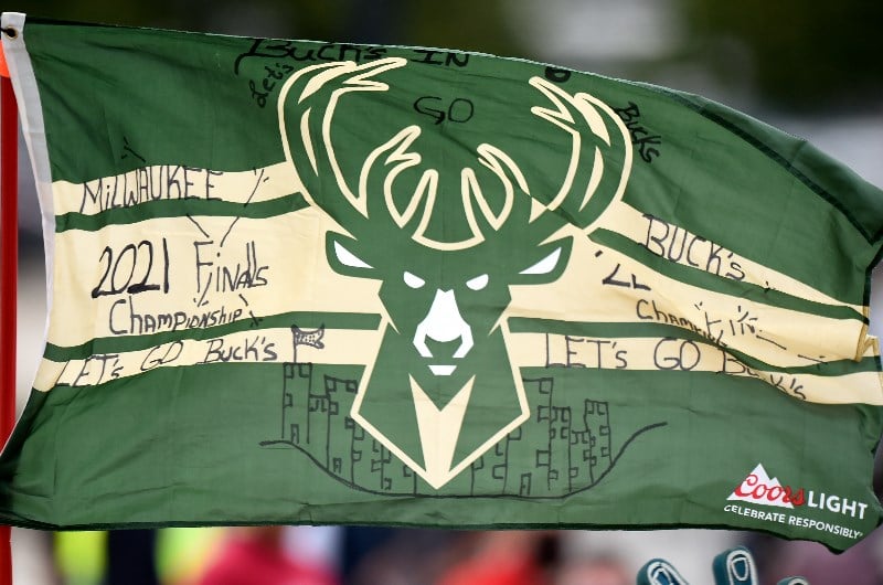 Los Angeles Lakers @ Milwaukee Bucks