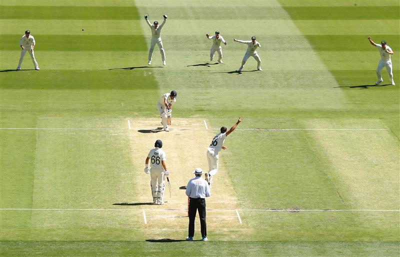 MELBOURNE, AUSTRALIA - DECEMBER 28: Mitchell Starc of Australia celebrates after bowling out Ben Stokes of England during day three of the Third Test match in the Ashes series between Australia and England at Melbourne Cricket Ground on December 28, 2021 in Melbourne, Australia. (Photo by Robert Cianflone/Getty Images)