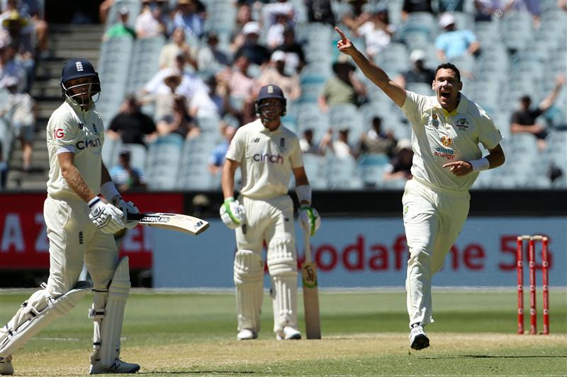 MELBOURNE, AUSTRALIA - DECEMBER 28: Australia celebrates taking a wicket during day three of the Third Test match in the Ashes series between Australia and England at Melbourne Cricket Ground on December 28, 2021 in Melbourne, Australia. (Getty)