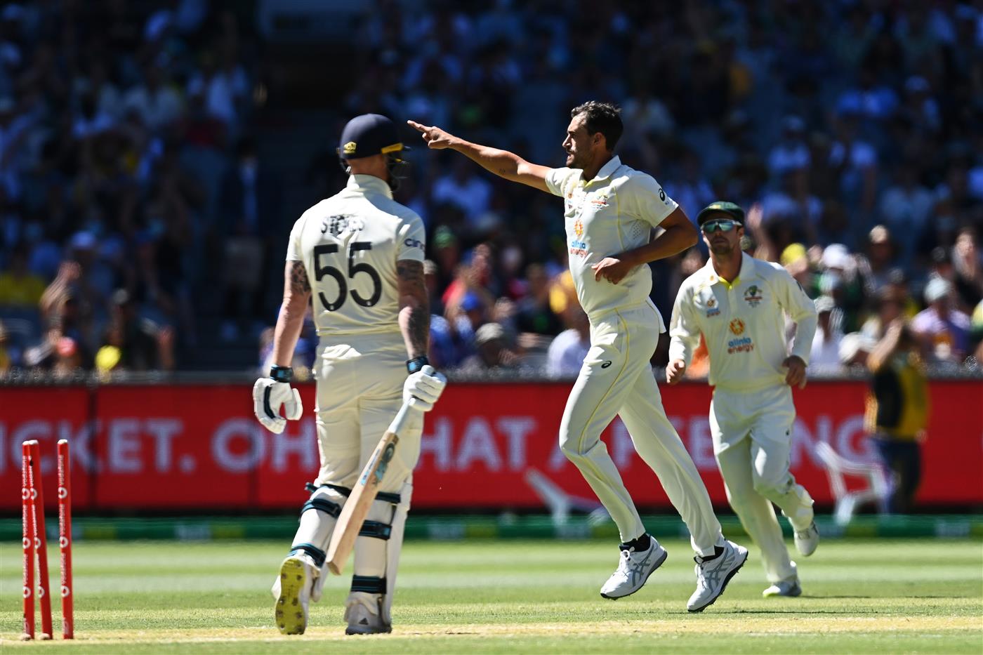 MELBOURNE, AUSTRALIA - DECEMBER 28: Mitchell Starc of Australia celebrates after bowling out Ben Stokes (L) of England during day three of the Third Test match in the Ashes series between Australia and England at Melbourne Cricket Ground on December 28, 2021 in Melbourne, Australia. (Photo by Quinn Rooney/Getty Images)