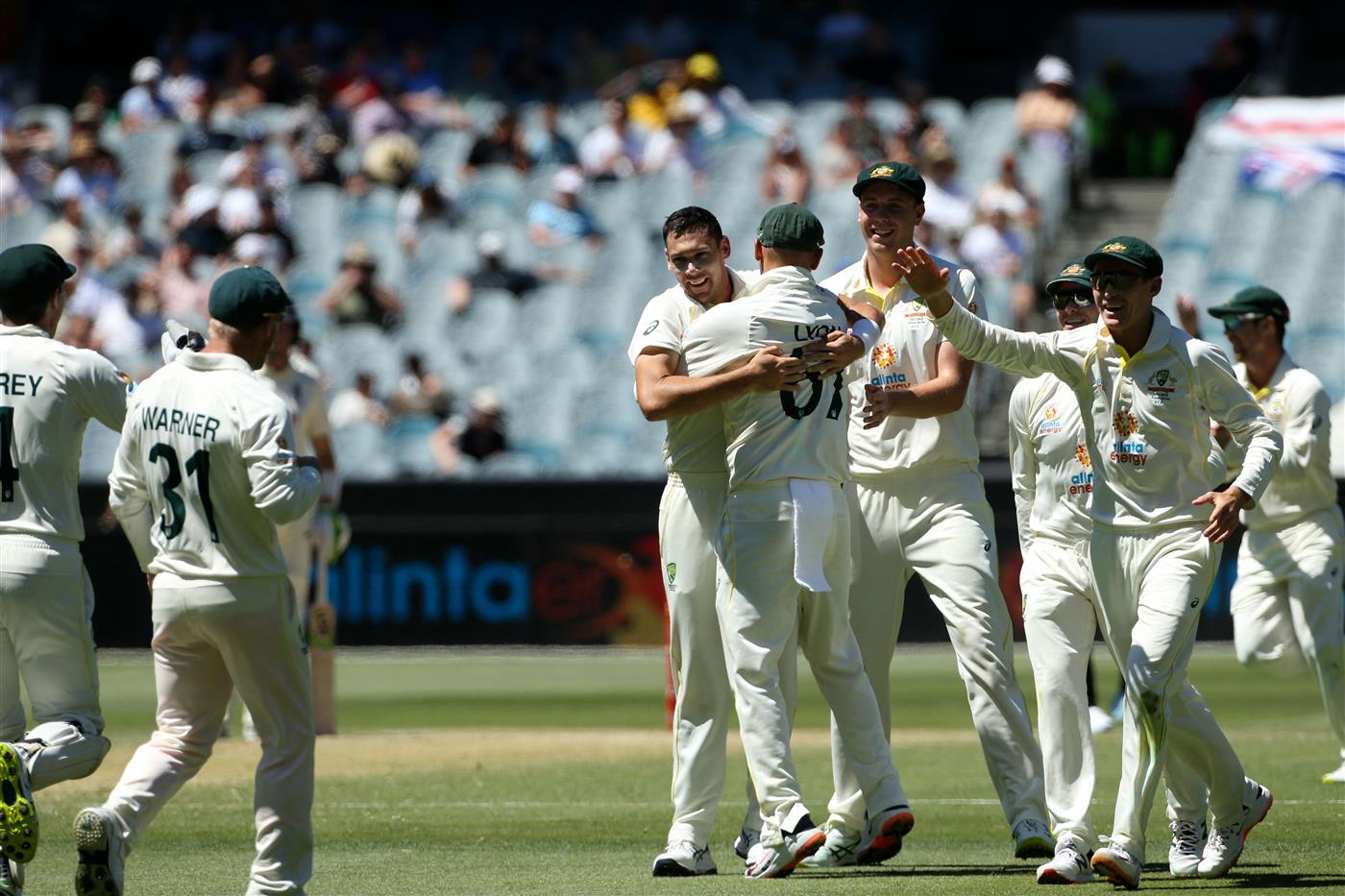 MELBOURNE, AUSTRALIA - DECEMBER 28: Australia celebrates taking a wicket during day three of the Third Test match in the Ashes series between Australia and England at Melbourne Cricket Ground on December 28, 2021 in Melbourne, Australia. (Getty)