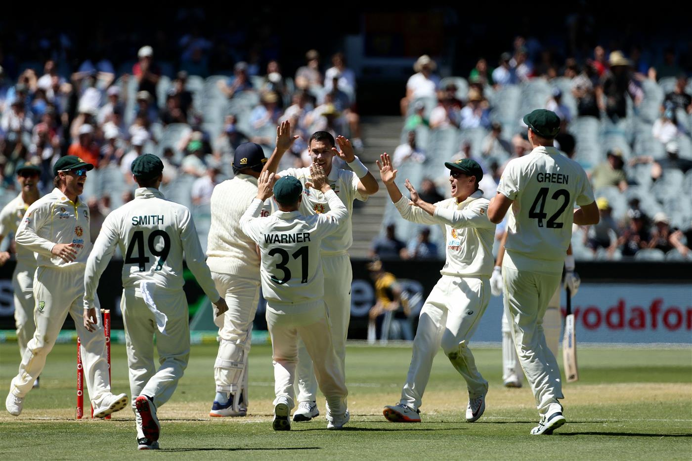 MELBOURNE, AUSTRALIA - DECEMBER 28: Australia celebrates taking a wicket during day three of the Third Test match in the Ashes series between Australia and England at Melbourne Cricket Ground on December 28, 2021 in Melbourne, Australia. (Getty)