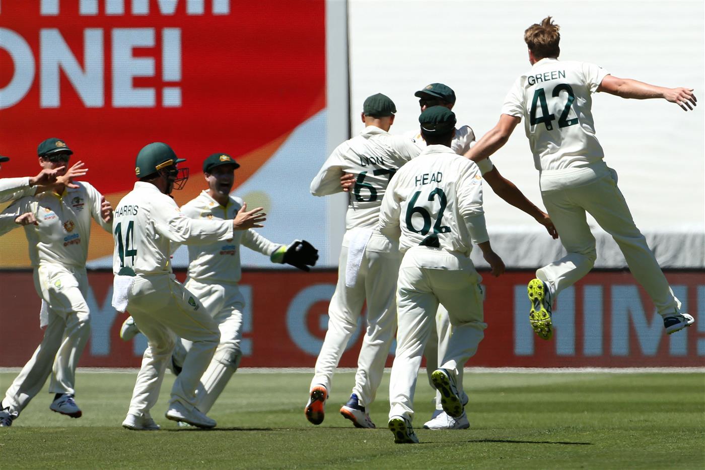 MELBOURNE, AUSTRALIA - DECEMBER 28: Australia celebrates taking a wicket during day three of the Third Test match in the Ashes series between Australia and England at Melbourne Cricket Ground on December 28, 2021 in Melbourne, Australia. (Getty)