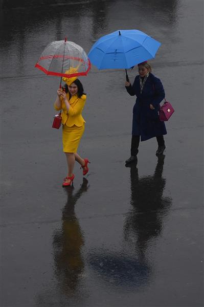 CHELTENHAM, ENGLAND - MARCH 16: Spectators brave the heavy rain on day two of the Cheltenham Festival 2022 at Cheltenham Racecourse on March 16, 2022 in Cheltenham, England. (Photo by Mike Hewitt/Getty Images)