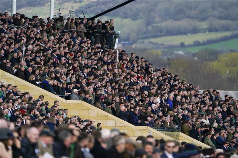 CHELTENHAM, ENGLAND - MARCH 17: A large crowd on day three of The Festival at Cheltenham Racecourse on March 17, 2022 in Cheltenham, England. (Photo by Alan Crowhurst/Getty Images)