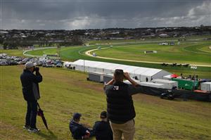 WARRNAMBOOL, AUSTRALIA - MAY 05: General view of racegoers making their way up the hill during Race 4, Catanach's Jewellers F&M BM70 Handicap during Grand Annual day at Warrnambool Racing Club on May 05, 2022 in Warrnambool, Australia. (Getty)