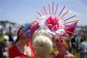 EPSOM, ENGLAND - JUNE 03: Fashion during Ladies Day at Epsom Racecourse on June 03, 2022 in Epsom, England. (Photo by Alan Crowhurst/Getty Images)