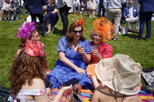 EPSOM, ENGLAND - JUNE 03: Fashion during Ladies Day at Epsom Racecourse on June 03, 2022 in Epsom, England. (Photo by Alan Crowhurst/Getty Images)