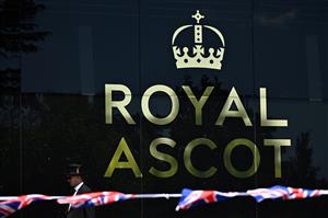 A race-goer arrive to attend the first day of the Royal Ascot horse racing meet, in Ascot, west of London on June 14, 2022. (Photo by Ben Stansall / AFP) (Photo by BEN STANSALL/AFP via Getty Images)