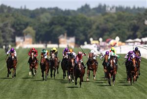 ASCOT, ENGLAND - JUNE 14: Bradsell ridden by Hollie Doyle (C red) on their way to winning the Coventry Stake during Royal Ascot 2022 at Ascot Racecourse on June 14, 2022 in Ascot, England. (Photo by Ryan Pierse/Getty Images)