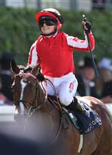ASCOT, ENGLAND - JUNE 14: Bradsell ridden by Hollie Doyle celebrates after winning the Coventry Stake during Royal Ascot 2022 at Ascot Racecourse on June 14, 2022 in Ascot, England. (Photo by Ryan Pierse/Getty Images)