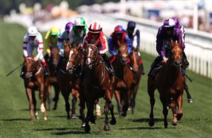 ASCOT, ENGLAND - JUNE 14: Bradsell ridden by Hollie Doyle (C red) on their way to winning the Coventry Stake during Royal Ascot 2022 at Ascot Racecourse on June 14, 2022 in Ascot, England. (Photo by Ryan Pierse/Getty Images)