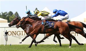 ASCOT, ENGLAND - JUNE 15: Eldar Eldarov ridden by David Egan (yellow) beats Zechariah ridden by Colin Keane to win The Queen