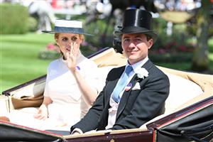 ASCOT, ENGLAND - JUNE 15: Princess Beatrice and Edoardo Mapelli Mozzi ride in a carriage for the Royal Procession during Royal Ascot 2022 at Ascot Racecourse on June 15, 2022 in Ascot, England. (Photo by Eamonn M. McCormack/Getty Images for Ascot Racecourse)