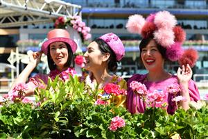 ASCOT, ENGLAND - JUNE 15: Lisa Tan wears Lisa Redman, Angela Menz and Milliner, Awon Golding attend Royal Ascot 2022 at Ascot Racecourse on June 15, 2022 in Ascot, England. (Photo by Kirstin Sinclair/Getty Images for Royal Ascot)
