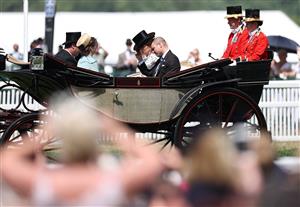 ASCOT, ENGLAND - JUNE 17: Catherine, Duchess of Cambridge and Prince William, Duke of Cambridge attend Royal Ascot 2022 at Ascot Racecourse on June 17, 2022 in Ascot, England. (Photo by Ryan Pierse/Getty Images)