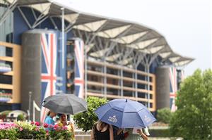 ASCOT, ENGLAND - JUNE 18: Racegoers arrive to a rain shower on Day Five during Royal Ascot 2022 at Ascot Racecourse on June 18, 2022 in Ascot, England. (Photo by Ryan Pierse/Getty Images)