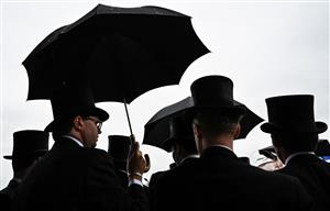 Top hats and umbrellas mix as the weather changes on the final day of the Royal Ascot horse racing meeting, in Ascot, west of London on June 18, 2022. (Photo by JUSTIN TALLIS / AFP) (Photo by JUSTIN TALLIS/AFP via Getty Images)
